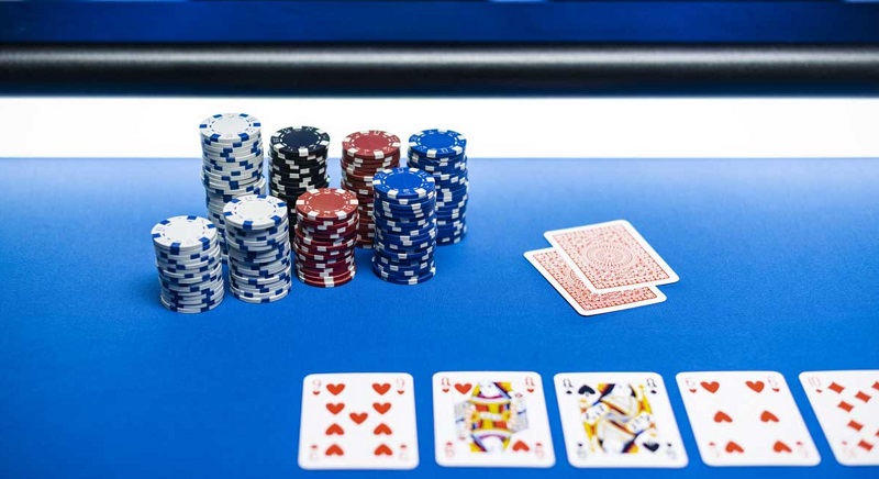 Hướng dẫn cách chia bài Poker chuyên nghiệp - Debit