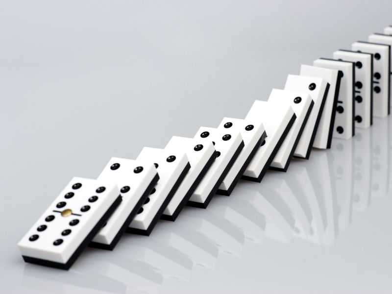 Hiệu ứng domino là gì? Bí quyết áp dụng vào thói quen của bạn