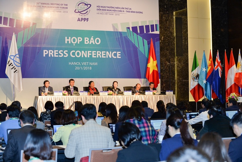 Họp báo, thông cáo báo chí