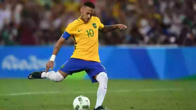FIFA cấm kỹ thuật đá phạt đền thiên tài của Neymar