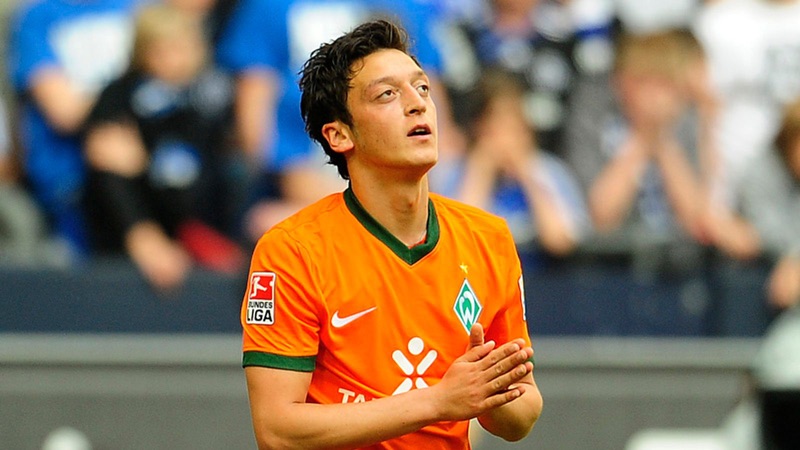 Mesut Ozil trong những ngày đầu khẳng định tên tuổi tại Bundesliga